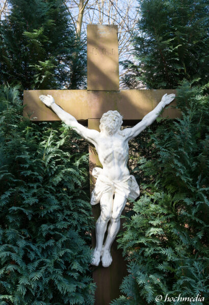 Kreuz am Friedhof